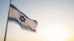 דגל ישראל על רקע שמים