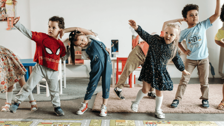 4 ילדים במרחב לפי גישת רג'ו אמיליה