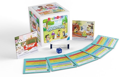 קופסת משחק בריינבוקס חיות מחמד עם קלפי משחק צבעוניים וקוביות